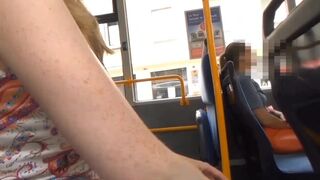 Süßes Teenymädchen fängt im BUS an meinen Schwanz zu lutschen