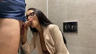 The boss fucked a lustful secretary in the toilet