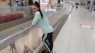 Milf Lilly-a quiet orgasm in the shopping center